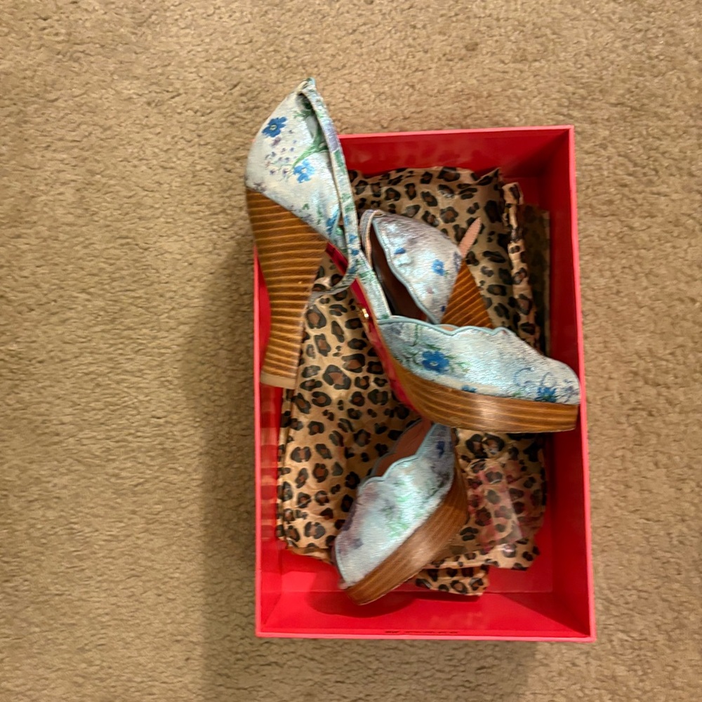 Vintage Betsy Johnson peep toe platform shoes!